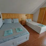 Con Jacuzzi Exterior Y Piscina Cubiertos *