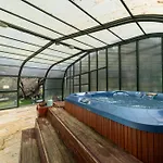 Con Jacuzzi Exterior Y Piscina Cubiertos Villa *
