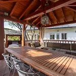 Villa Con Jacuzzi Exterior Y Piscina Cubiertos