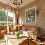 Con Jacuzzi Exterior Y Piscina Cubiertos