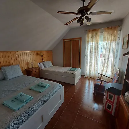 Vila Con Jacuzzi Exterior Y Piscina Cubiertos