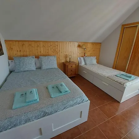 Con Jacuzzi Exterior Y Piscina Cubiertos *