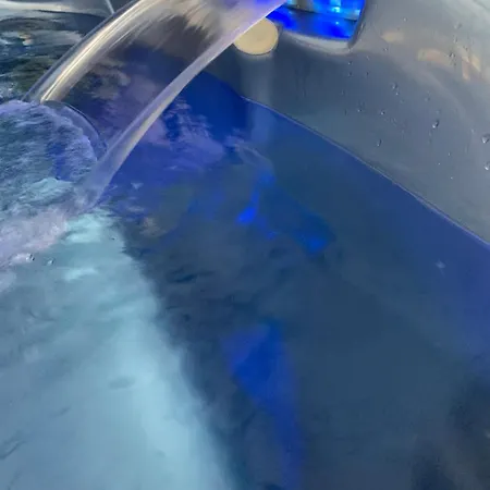 Villa Con Jacuzzi Exterior Y Piscina Cubiertos *