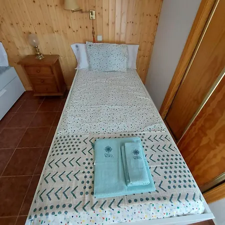 Con Jacuzzi Exterior Y Piscina Cubiertos *