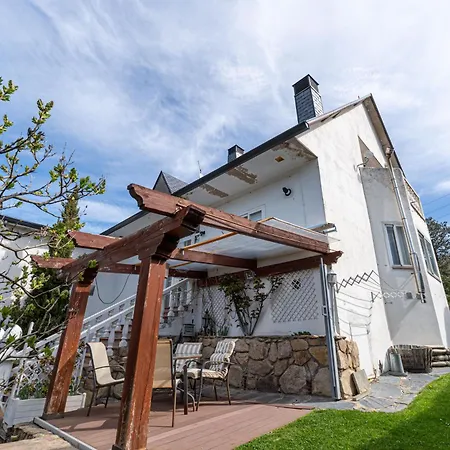 Con Jacuzzi Exterior Y Piscina Cubiertos