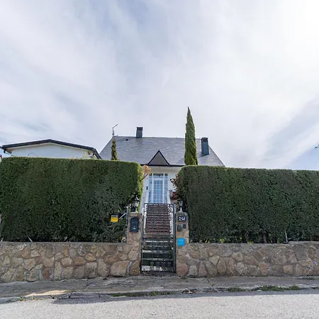 Vila Con Jacuzzi Exterior Y Piscina Cubiertos