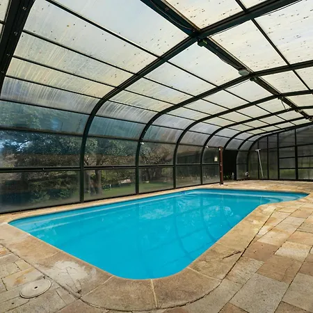 Con Jacuzzi Exterior Y Piscina Cubiertos