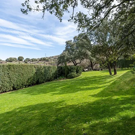 Con Jacuzzi Exterior Y Piscina Cubiertos *