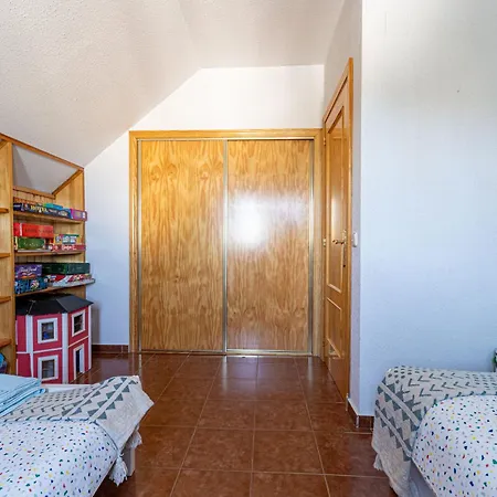 Vila Con Jacuzzi Exterior Y Piscina Cubiertos
