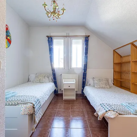Con Jacuzzi Exterior Y Piscina Cubiertos Vila *