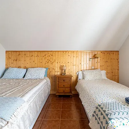 Con Jacuzzi Exterior Y Piscina Cubiertos *