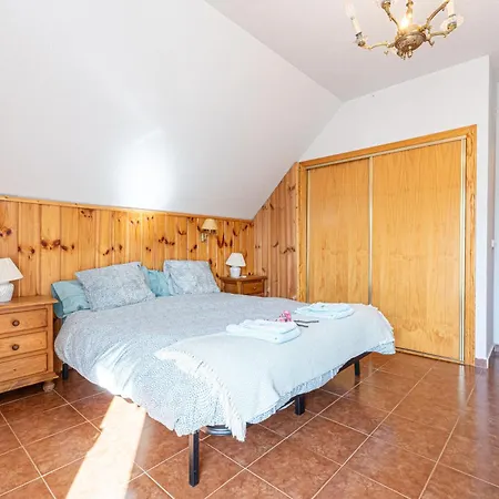 Con Jacuzzi Exterior Y Piscina Cubiertos *