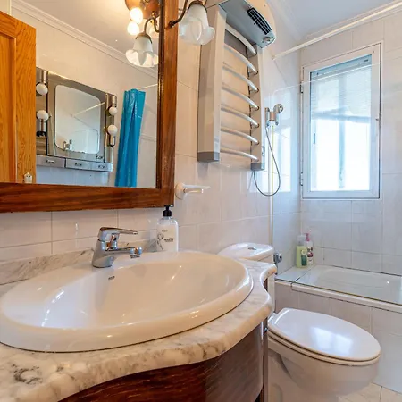 Vila Con Jacuzzi Exterior Y Piscina Cubiertos