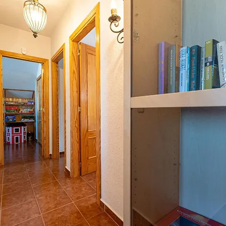 Vila Con Jacuzzi Exterior Y Piscina Cubiertos