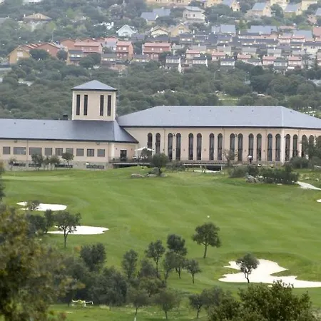 Con Jacuzzi Exterior Y Piscina Cubiertos *